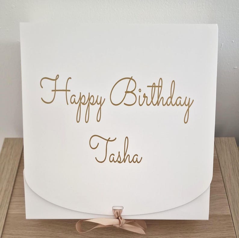 Custom birthday set, personalised champagne glass, sunglasses, sash and gift bag, photoprops, birthday prosecco flutes gift box name on