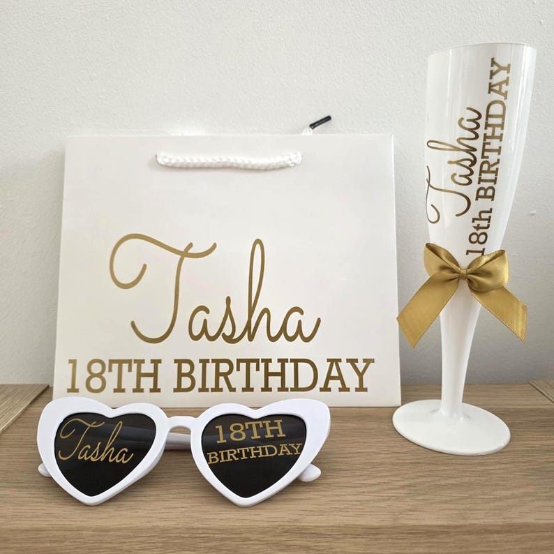 Custom birthday set, personalised champagne glass, sunglasses, sash and gift bag, photoprops, birthday prosecco flutes gift box name on